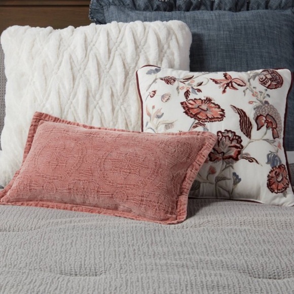 Urban Outfitters x Threshold White Pillow - Picture 1 of 4